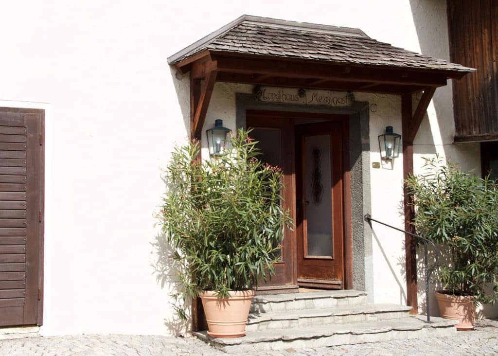 Eingang Lanhaus Meingast